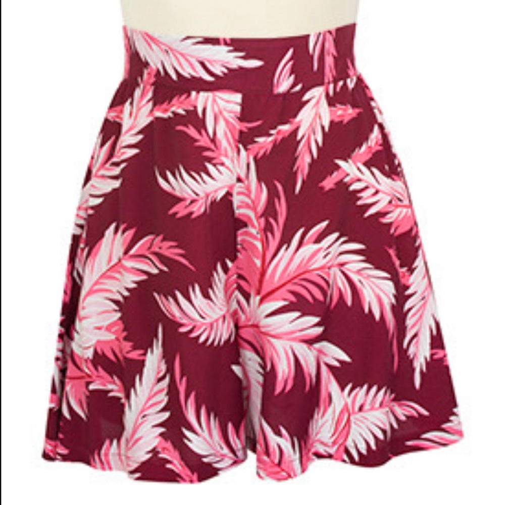 Trashy Diva Tropical Sangria Shorts size 8 but fits more like a 6